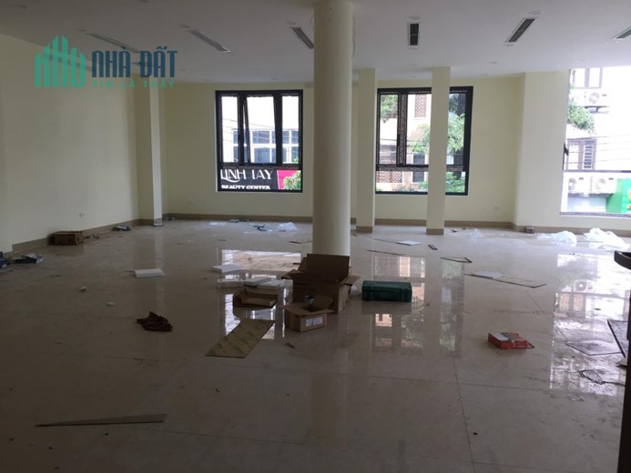 Cho thuê nhà mặt phố Phạm Văn Đồng 100m2, 20 triệu/ tháng.
