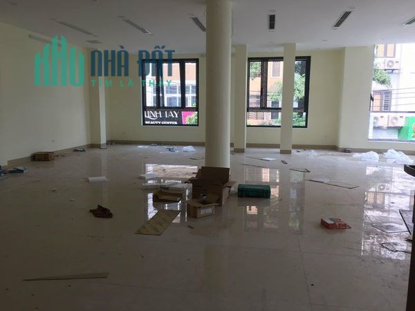 Cho thuê nhà mặt phố Phạm Văn Đồng 100m2, 20 triệu/ tháng.
