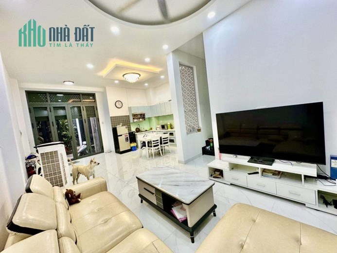 Bán Nhà Âu Cơ,Tân Bình, 4 Tầng, Ngang 5.6m, Hẻm Thẳng Tắp,Nhà Cực Đẹp,