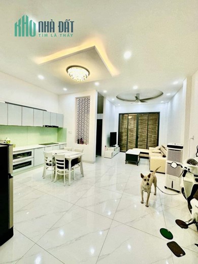 Bán Nhà Âu Cơ,Tân Bình, 4 Tầng, Ngang 5.6m, Hẻm Thẳng Tắp,Nhà Cực Đẹp,