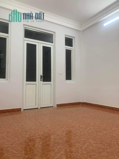 Hồ Tùng Mậu, Cầu Giấy, ngõ ô tô, cách phố 20m, KD, 40m2, 4 tầng, giá 5.7 tỷ