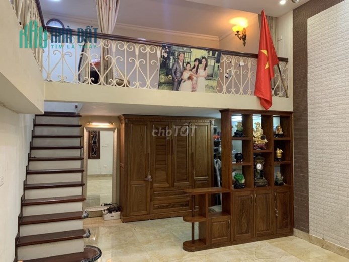 Cho thuê nhà phố cổ Hàng Gai, DT 40m 1 gác lửng, Giá 10 triệu , 0947 000 898