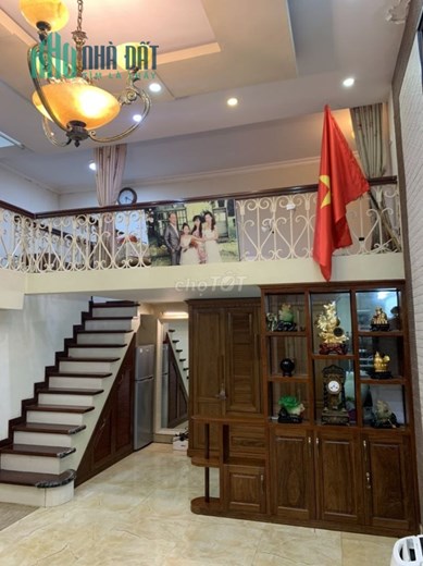 Cho thuê nhà phố cổ Hàng Gai, DT 40m 1 gác lửng, Giá 10 triệu , 0947 000 898
