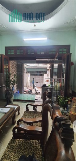 Bán nhà phố Hoa Lâm Long Biên chỉ 6 tỷ với diện tích 52 m2 ngõ oto chánh nhau kinh doanh tốt