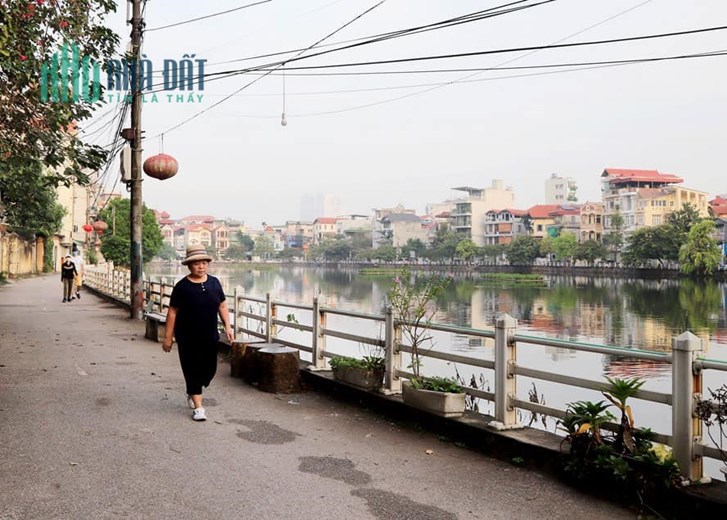 ĐẤT VÀNG LONG BIÊN TRƯỚC NHÀ MẶT HỒ ĐIỀU HOÀ - Ô TÔ VÀO NHÀ - THOÁNG MÁT VÔ CÙNG - Ô TÔ ĐỂ TRĂM CÁI