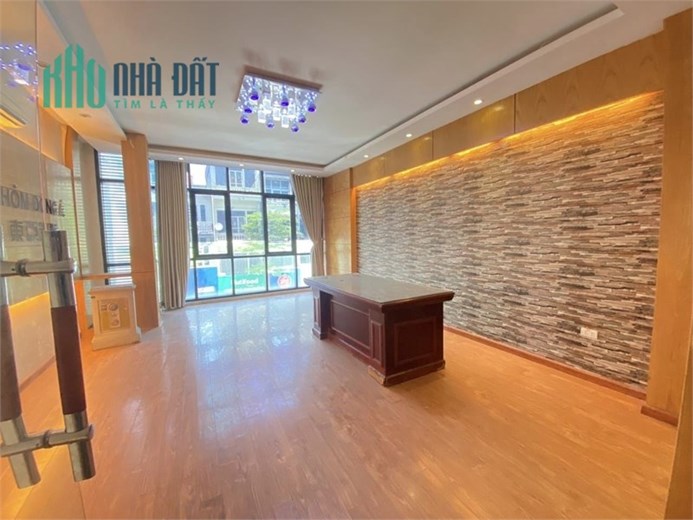 Cho thuê cả nhà mặt phố Nguyễn Lương Bằng, Đống Đa, Hà Nôị 80m2, giá 28 triệu