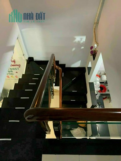 Bán Gấp nhà mặt tiền Phó Đức Chính, P1 Bình Thạnh, 65m2, 3 Tầng 4PN Giá rẻ 8.5 tỷ
