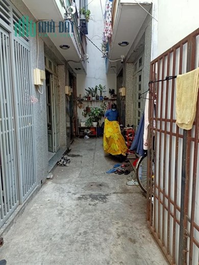 Giảm hơn nữa tỷ còn 1 tỷ 6 nhà Quận 8 ngay Bến Bình Đông 3 tầng 30m2.