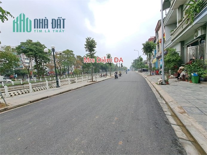 Nhỉnh 5 tỷ, Mrs DIễm cần bán 80m đất đấu giá X2 Nguyên Khê, Đông Anh. Ngay chợ Lắp Ghép
