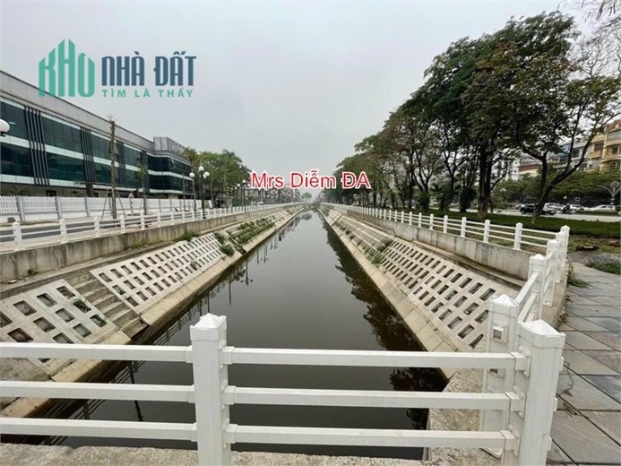 Nhỉnh 5 tỷ, Mrs DIễm cần bán 80m đất đấu giá X2 Nguyên Khê, Đông Anh. Ngay chợ Lắp Ghép