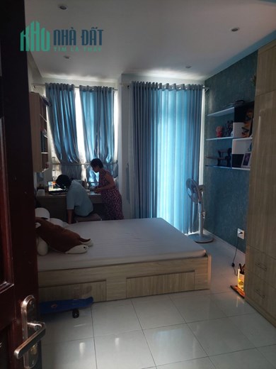 Kẹt ngân hàng, bán nhanh nhà Quận 10, gần công viên Lê Thị Riêng, chỉ 6 tỷ 800