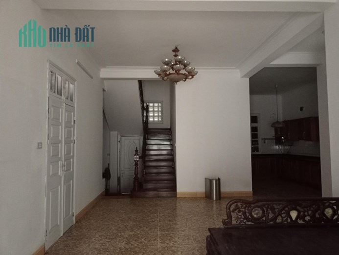 Bán Biệt thự Lạc Long Quân, Tây Hồ. 276m2; MT18; giá 46 tỷ. Phương