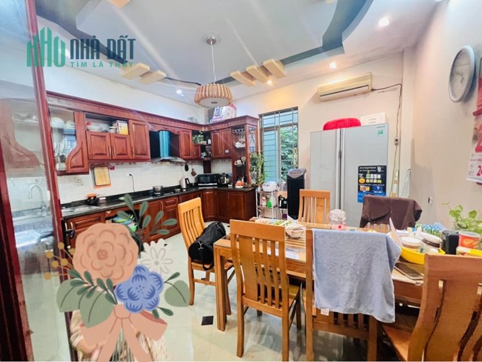 Bán nhà Ngọc Thuỵ, Ngõ oto,  52m x 5T chỉ 4 tỷ 15 có TL