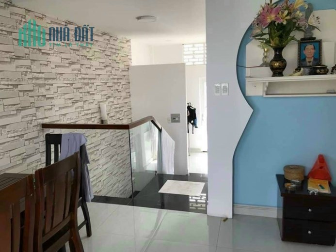 Bán nhà  Xe Hơi Đậu Trong Sân, Bình Trưng Đông,TP Thủ Đức.