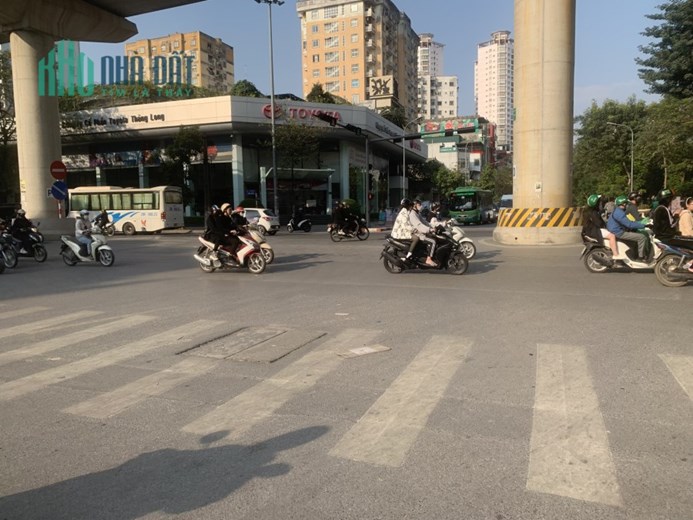 Bán nhà Cầu Giấy , nhà phố Cầu Giấy tặng nội thất ,Thang Máy 49m2 giá 8,9 tỷ(thương lượng)