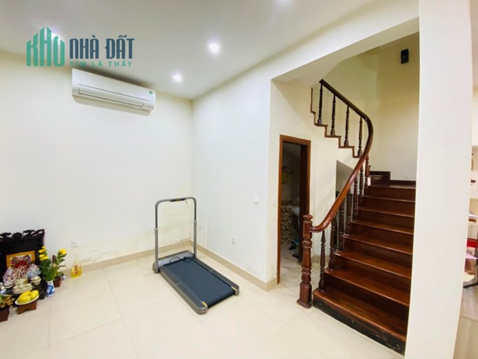 BÁN NHÀ KHU TRUNG TÂM QUẬN - GẦN PHỐ - VỀ Ở LUÔN - CỰC  ĐẸP -