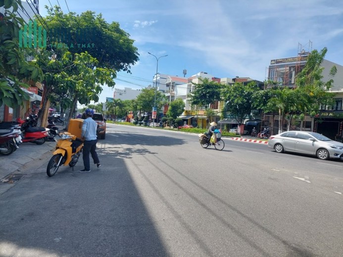Nhà 3 tầng mặt tiền Nguyễn Tri Phương 125m2 đang cho thuê