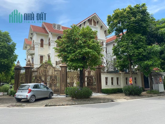 Bán biệt thự KĐT Sài Đồng 225m² , MT 14m, 4 tầng, view hồ, vỉa hè, kinh doanh.