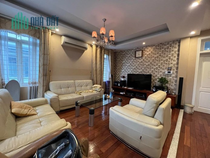 Bán biệt thự KĐT Sài Đồng 225m² , MT 14m, 4 tầng, view hồ, vỉa hè, kinh doanh.