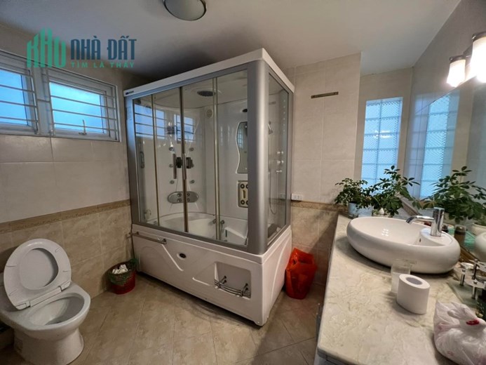 Bán biệt thự KĐT Sài Đồng 225m² , MT 14m, 4 tầng, view hồ, vỉa hè, kinh doanh.