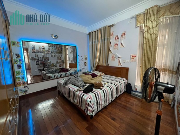 Bán biệt thự KĐT Sài Đồng 225m² , MT 14m, 4 tầng, view hồ, vỉa hè, kinh doanh.