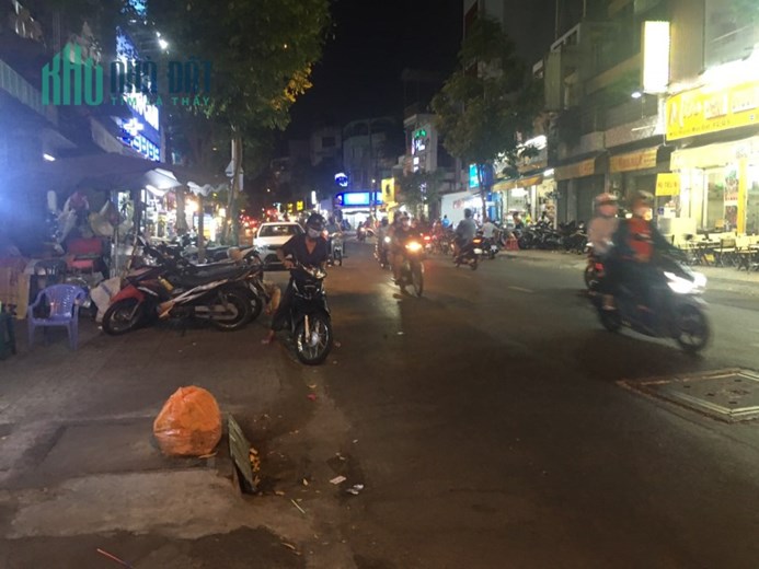 Quận 5 Gíap Quận1 Nhà Lô Góc  2 Mặt Hẻm, Sổ A4 Không Lộ Giới Chỉ 4,3Tỷ
