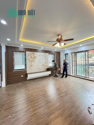 Bán nhà mặt ngõ ô tô lô góc xây 6 tầng thang máy dt 45 m2,mặt tiền 6 m giá 10,5 tỷ