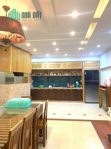 Bán căn hộ dòng tiền Apartment phố Nguyễn Văn Cừ 100m x 7 tầng, dòng tiền 100 tr/th.