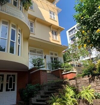 Cho thuê nhà biệt thự 900m2 , 3 mặt tiền đuờng 12m, tại 149/33 Bành Văn Trân, phường 7, Quận Tân