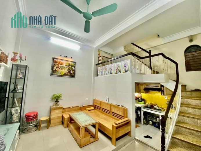 Bán nhà  Cầu Noi, gần Tiểu Học Cổ Nhuế2  39m  4 Tỷ.