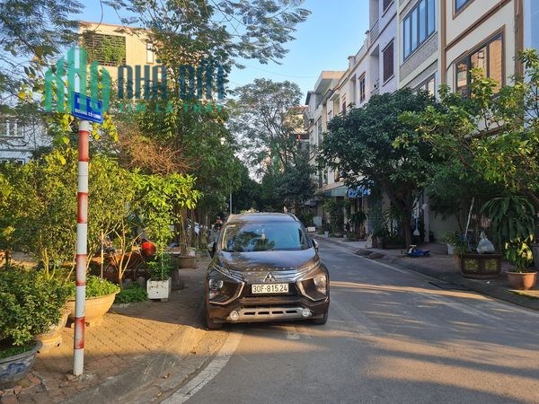 Bán Đất Phúc Lợi, Đường ô tô tránh, view công viên (vỉa hề 2m) , 50m, nhỉnh 2 tỷ