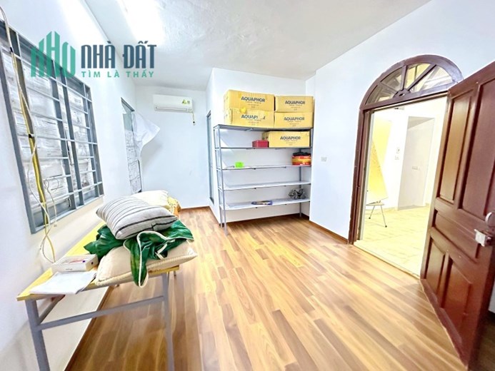 Bán nhà Đại Cồ Việt Hai Bà Trưng 200m2 x 3 tầng, MT 12m giá 39 tỷ