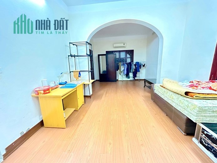 Bán nhà Đại Cồ Việt Hai Bà Trưng 200m2 x 3 tầng, MT 12m giá 39 tỷ