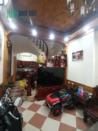 Bán nhà Ngọc Thuỵ, oto đỗ cửa, khu dân trí cao, ở sướng giá 3tỷ95