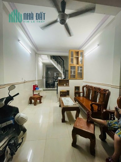 Bán nhà chính chủ ngay Quang Trung P11
-- Diện tích : Ngang 3.5m dài 17m sổ cn 52m2 thực tế đất