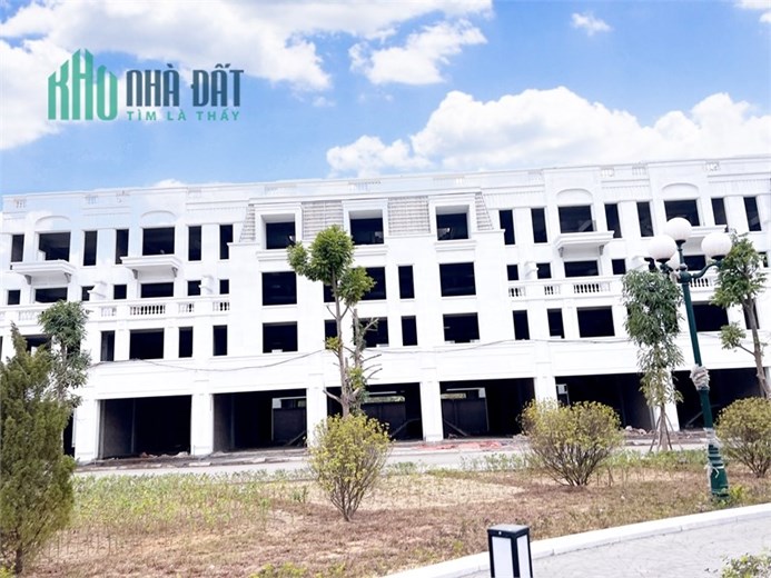 Bán liền kề siêu đẹp trên cung đường bao biển Vịnh Hạ Long,DT sàn 309m giá chỉ 7.2 tỷ/lô,view công