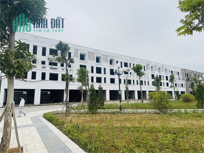 Bán liền kề siêu đẹp trên cung đường bao biển Vịnh Hạ Long,DT sàn 309m giá chỉ 7.2 tỷ/lô,view công
