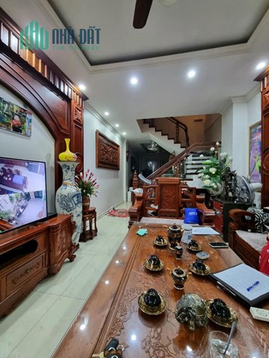Bán nhà Ngọc Thuỵ, 36mx4T, nhà dân xây,  oto đỗ cửa, khu cán bộ