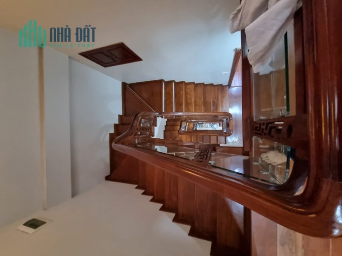 Bán nhà Ngọc Thuỵ, 36mx4T, nhà dân xây,  oto đỗ cửa, khu cán bộ