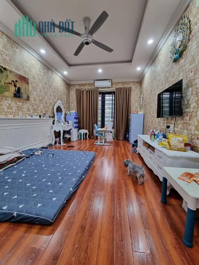 Bán nhà Ngọc Thuỵ, 36mx4T, nhà dân xây,  oto đỗ cửa, khu cán bộ