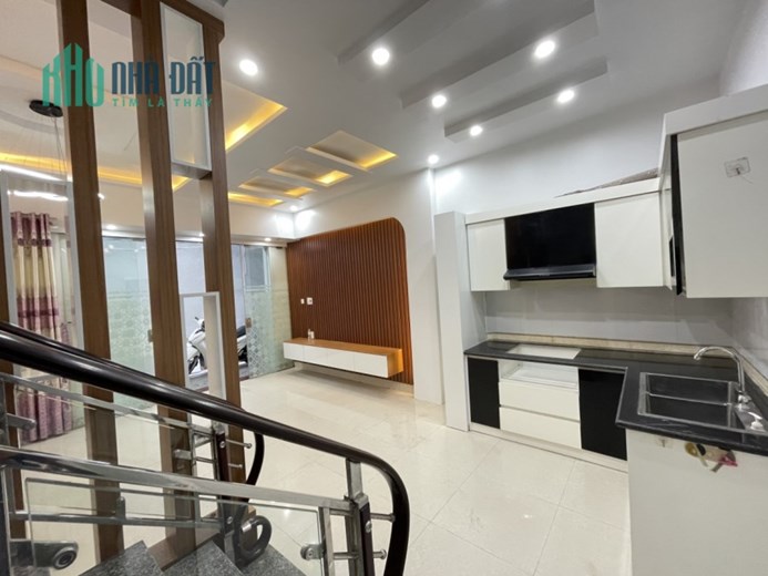6.BÁN NHÀ SÂN CỔNG RIÊNG NHÀ MỚI NGÕ 213 THIÊN LÔI