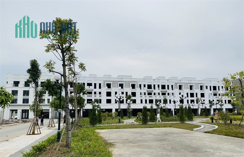 Cần bán lô Shophouse La Emera Khe Cá TP Hạ Long,DT Sàn 5.66 tỷ/lô xây sẵn 4.5 tầng,nhận nhà tháng