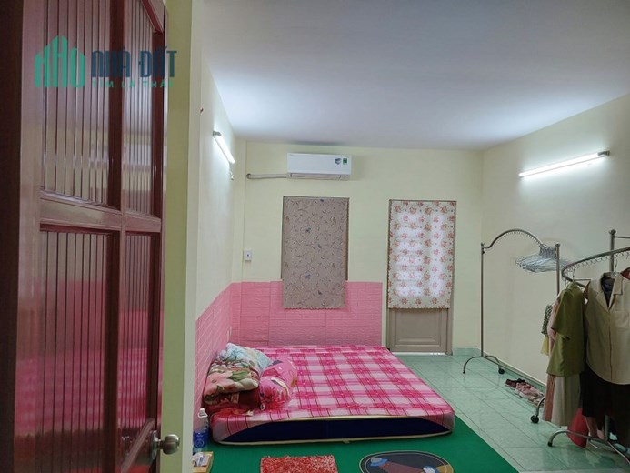 Bán nhà HXH đường Trịnh Đình Trọng, Tân Phú, 32m2, 3.3x10, 2 tầng, 2PN, chỉ 4.3 tỷ TL chính chủ.