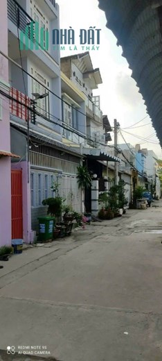 chính chủ bán nhà tx 33 thạnh xuan q12
nhà 1 lầu va 4 phòng tro dt 5x17 đường xe oto giá 3ty950 tr