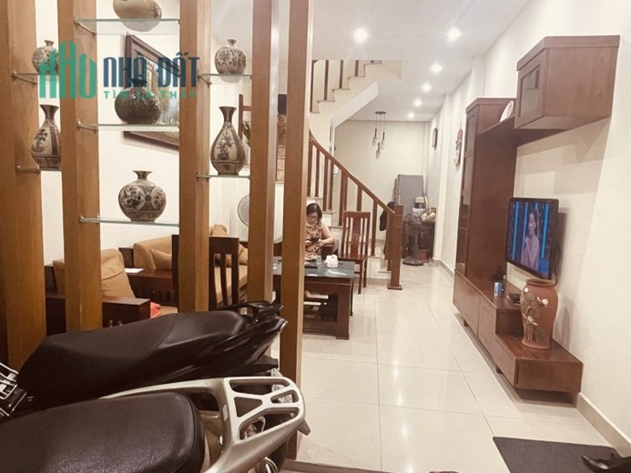 Bán nhà Lê Trọng Tấn, an sinh tốt, gần ô tô, 42m2, 3 tỷ 8.