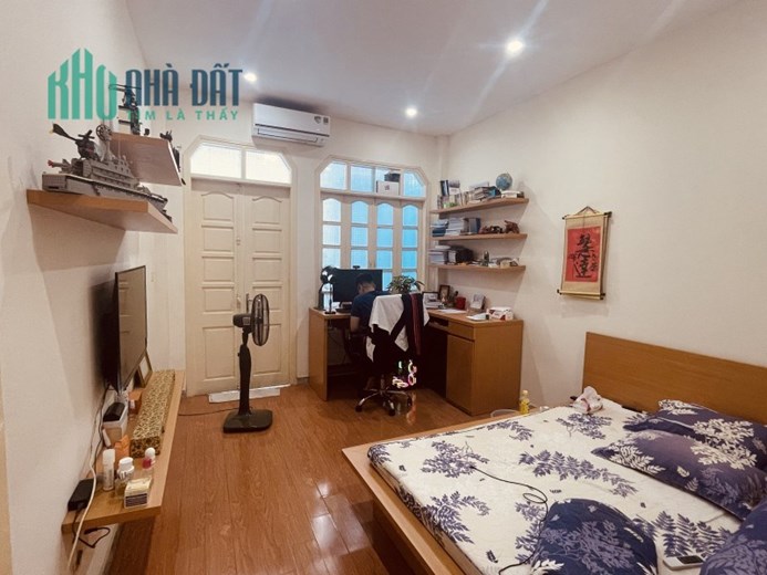 Bán nhà Lê Trọng Tấn, an sinh tốt, gần ô tô, 42m2, 3 tỷ 8.