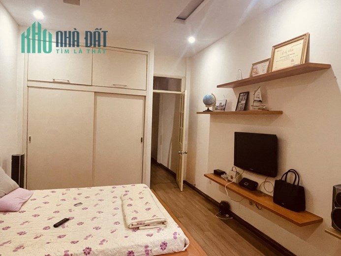 Bán nhà Lê Trọng Tấn, an sinh tốt, gần ô tô, 42m2, 3 tỷ 8.