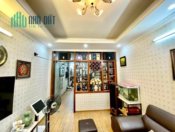 HIẾM! BÁN NHÀ PHỐ CÁT LINH 40M2 4 TẦNG, NGÕ NÔNG, VÀI BƯỚC RA VĂN MIẾU QUỐC TỬ GIÁM, 5 TỶ LH