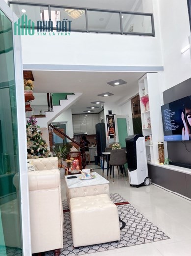 Bán nhà mới, ở ngay Phạm Văn Hai Quận Tân Bình 40m (4 x 11) 3 Tầng