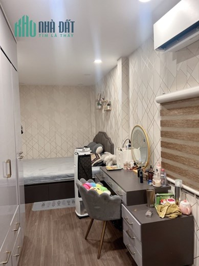 Bán nhà mới, ở ngay Phạm Văn Hai Quận Tân Bình 40m (4 x 11) 3 Tầng